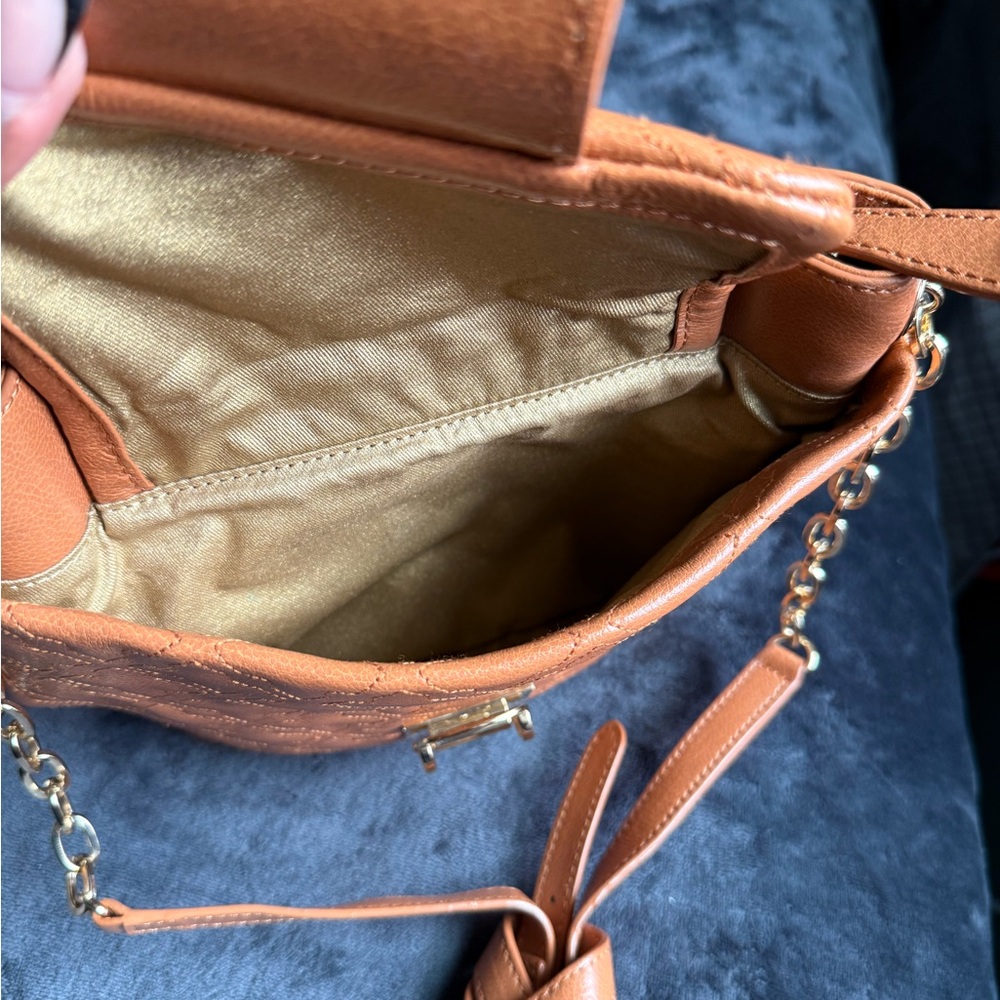 ANTONIO MELANI Tan Quilted Crossbody Bag with Gold Chain NWT - Picture 5 of 7